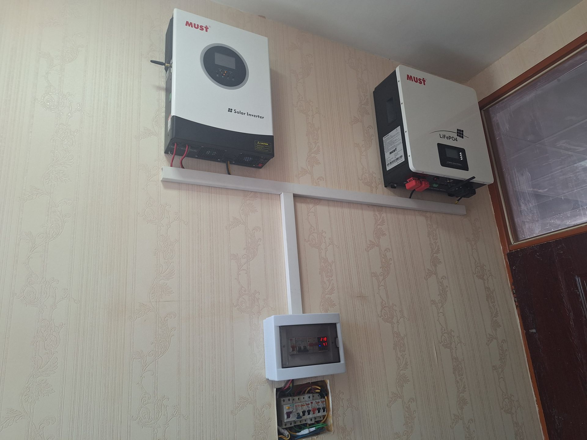 فروش و اجرای باتری اضطراری توسط فام الکتریک